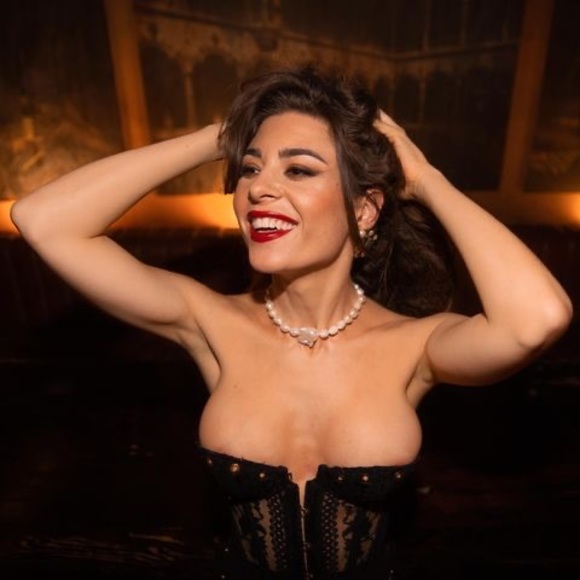 Meet your Posher, Aliénor - Picture 1 of 1